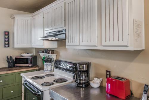 Fox Hollow Condo #35 2 Bedrooms Sleeps 4 Decks Washer and Dryer - image 10