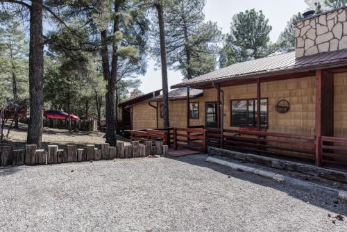 Fox Hollow Condo #35 2 Bedrooms Sleeps 4 Decks Washer and Dryer - main image
