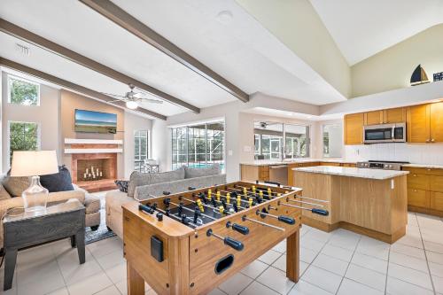 Fun in the Sun 4BRs Enclosed Pool Covered Patio Near Beach Sleeps 8 - image 7