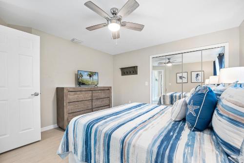 Fun in the Sun 4BRs Enclosed Pool Covered Patio Near Beach Sleeps 8 - image 13