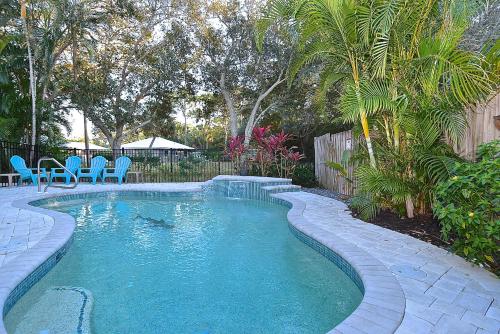Crescent Street 1138 B Walk to the beach Pool 1 Bedroom Pet Friendly - image 12