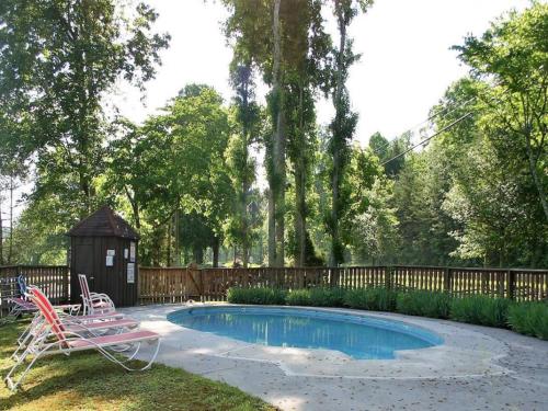 A Fairway View 2 Bedroom WiFi Pool Access Pet Friendly Sleeps 6 - image 2