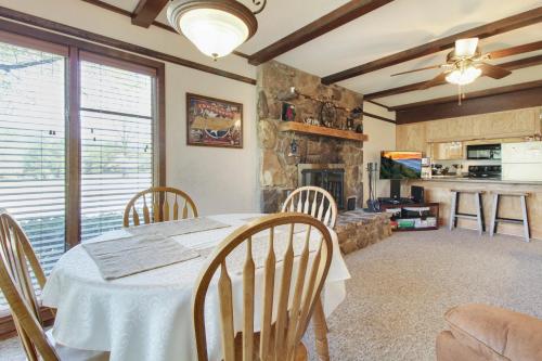 A Fairway View 2 Bedroom WiFi Pool Access Pet Friendly Sleeps 6 - image 6