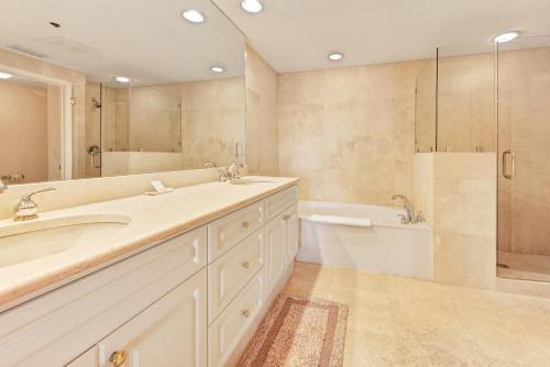 Bella Mar 202 4 Bedrooms Sleeps 8 Pool Ocean Front WiFi - image 2