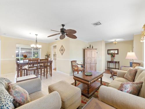 Lakeside House 4 Bedrooms Private Heated Pool HDTV Sleeps 8 WiFi - image 11