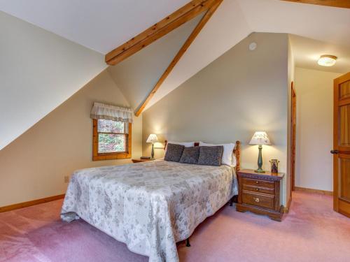 Mountain Rose 2 BR Pool Access Hot Tub Sleeps 6 - image 12