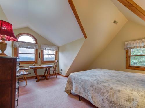 Mountain Rose 2 BR Pool Access Hot Tub Sleeps 6 - image 13
