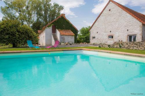 Úszómedence, L'Anagramme, chambres, table d'hôtes et gîte pour adultes, naturistes ou non ! (L'Anagramme, chambres, table d'hotes et gite pour adultes, naturistes ou non !) in Jaligny-sur-Besbre