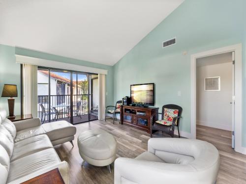 Siesta Dunes Beach 201 Completely Renovated 2 Bedrooms Sleeps 6 Spa Large Heated Pool WiFi - image 7