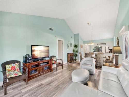 Siesta Dunes Beach 201 Completely Renovated 2 Bedrooms Sleeps 6 Spa Large Heated Pool WiFi - image 12