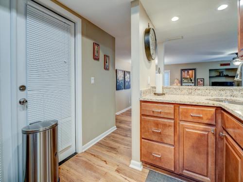 Saint Andrews Common 1657 1 Bedroom Sleeps 4 Pool Ground Level Palmetto Dunes - image 3