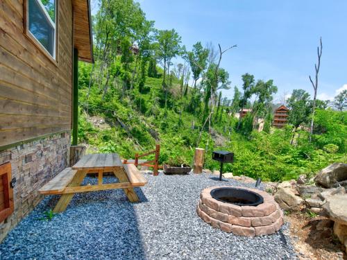 Teddy Bear Picnic 2 Bedrooms Pool Access Arcade Sleeps 6 - image 3