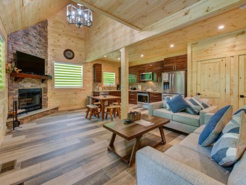 Teddy Bear Picnic 2 Bedrooms Pool Access Arcade Sleeps 6 - image 7
