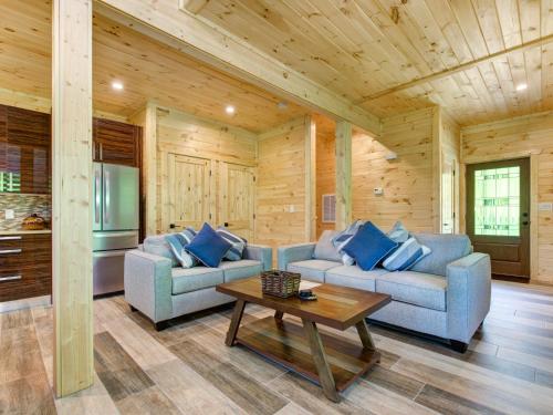 Teddy Bear Picnic 2 Bedrooms Pool Access Arcade Sleeps 6 - image 10
