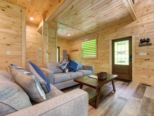 Teddy Bear Picnic 2 Bedrooms Pool Access Arcade Sleeps 6 - image 12