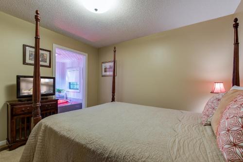 Believe 2 Bedrooms Pool Access WiFi Hot Tub Pet Friendly Sleeps 6 - image 11
