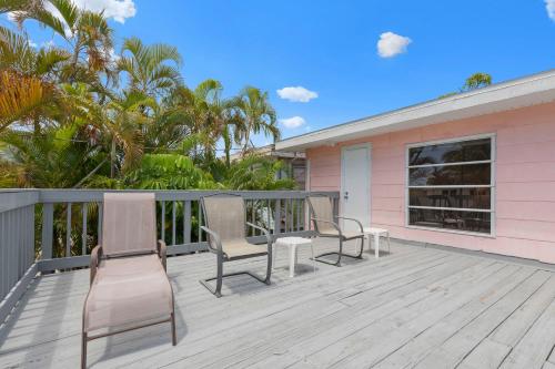 Lazy Lagoon 1 Bedroom Bay side Sleeps 4 Walk to the Beach - image 11