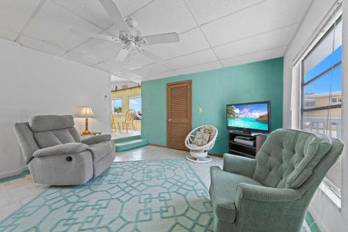 Lazy Lagoon 1 Bedroom Bay side Sleeps 4 Walk to the Beach - image 6