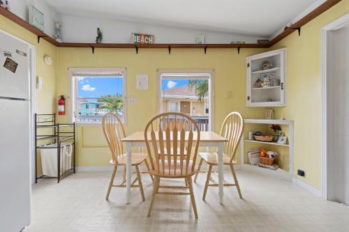 Lazy Lagoon 1 Bedroom Bay side Sleeps 4 Walk to the Beach - image 10