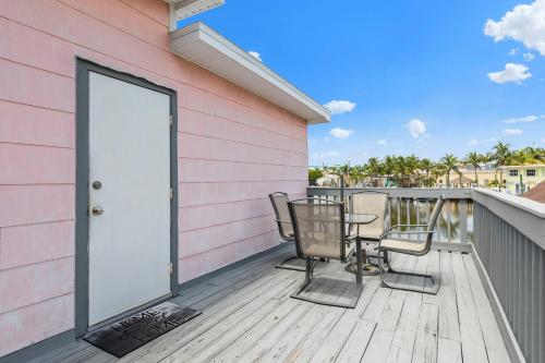 Lazy Lagoon 1 Bedroom Bay side Sleeps 4 Walk to the Beach - image 12