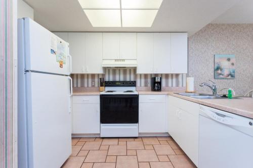 Ocean Village Club Q12 2 Bedrooms Sleeps 7 WiFi Pet Friendly - image 10