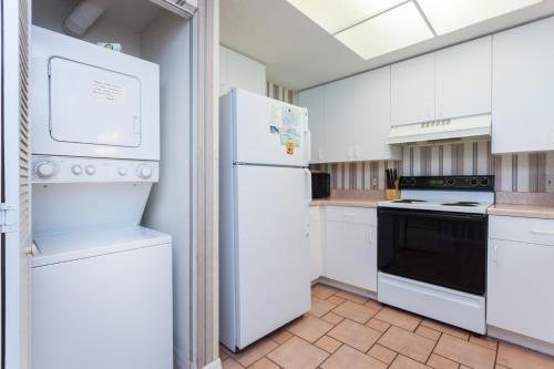 Ocean Village Club Q12 2 Bedrooms Sleeps 7 WiFi Pet Friendly - image 13
