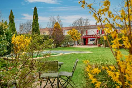 Clos des hérissons, chambre mimosa, piscine, jardin