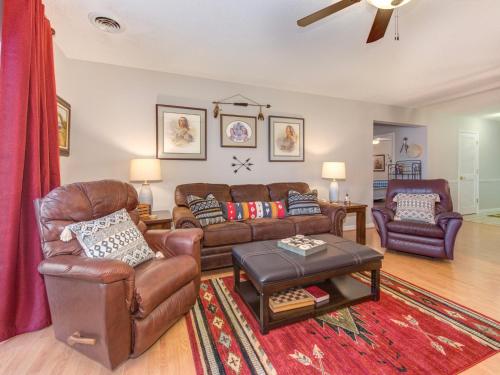 Valley Retreat Whispering Pines 142 2BR Lazy River Pools Fitness Sleeps 6 - image 7