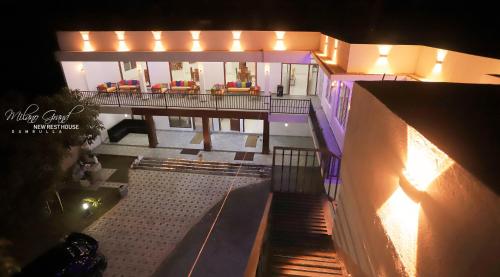 출입구, 밀라노 그랜드 뉴 레스트 하우스 (Milano Grand New Rest House) in 시기리야