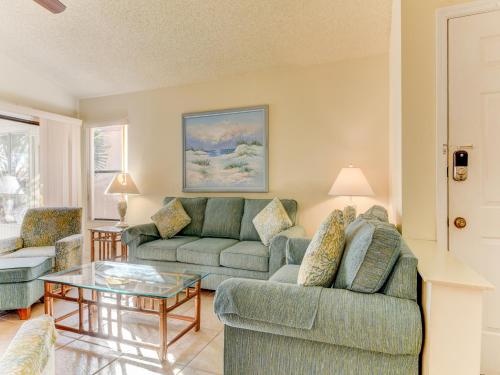 Sea Place Beach House, 3 Bedrooms, Sleeps 8, Beach Access, 2 Pools, Tennis in St. Augustine, USA