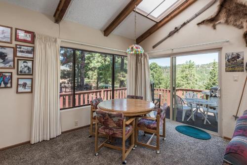 Cowboys Indians and Outlaws 3 Bedrooms Game Room Sleeps 8 - main image