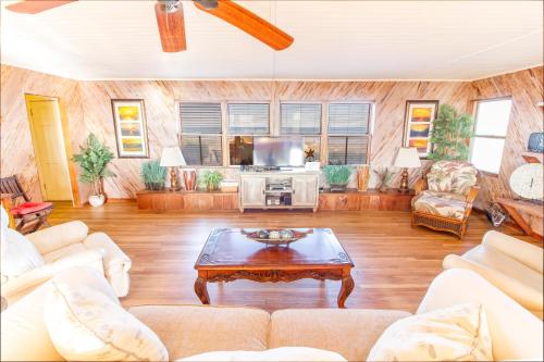 Hunter's Haven 2 Bedrooms Sleeps 6 Ocean Front Pet Friendly - image 11