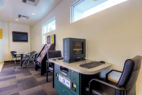 Motel 6-Las Vegas, NV - Tropicana image 19