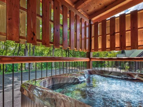 High Life 2 Bedrooms Theater Room Resort Pool Hot Tub WiFi Sleeps 10 - image 2