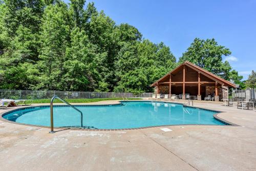 High Life 2 Bedrooms Theater Room Resort Pool Hot Tub WiFi Sleeps 10 - image 6