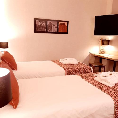 LOGIS HOTEL RELAIS SAINT JACQUES - Tap to explore photos