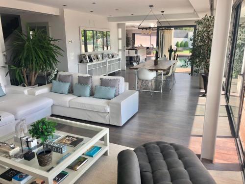  Luxury villa with pool in the upper Barcelona in Barcelona