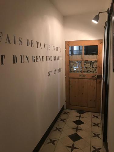 Vannas istaba, Au Dix Huit in Saint-Paul-Les-Fonts