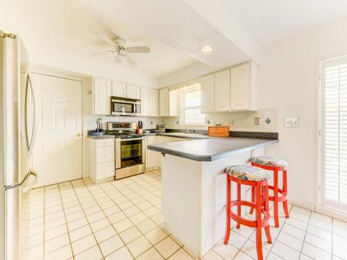 Ocean 14 4 Bedrooms Ocean View WIFI Pet Friendly Sleeps 13 - image 12