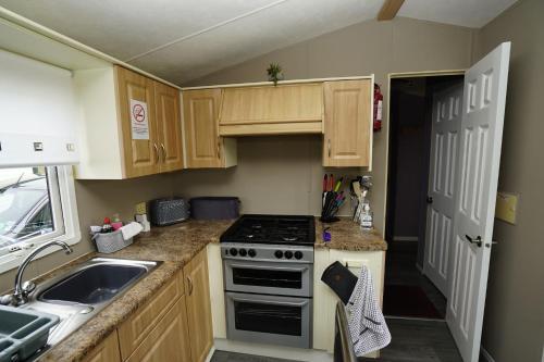 Konyha, Wright Choice caravan rental 5 Lunan View St Cyrus Caravan Park in St Cyrus