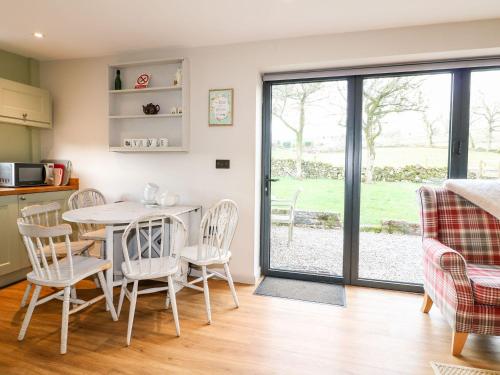 ทัศนียภาพภายนอกโรงแรม, The Old Cowsheds in เอลตัน