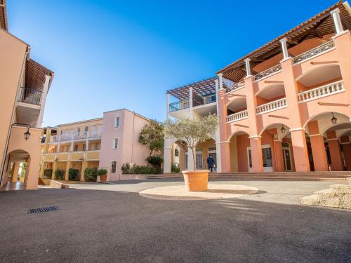 Apartment L'Esquinade - H5 201 by Interhome