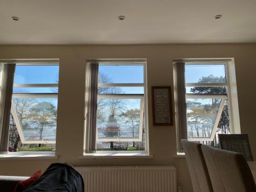 Sea-view flat near Mumbles.