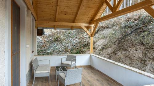 Erkély/terasz, Rókabérc Vadászház Hotel (Rokaberc Vadaszhaz Hotel) in Erdőbenye