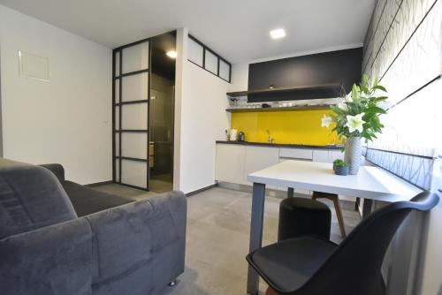 Mido Rooms