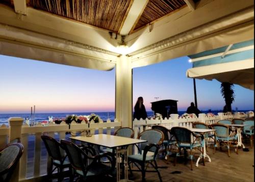 Restaurant, Hotel Apartment Short Term Tel Aviv Bat Yam 5 in Bat Yam