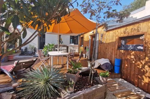 Maison atypique avec grande terrasse proche plages gîte à louer Saint-Énogat