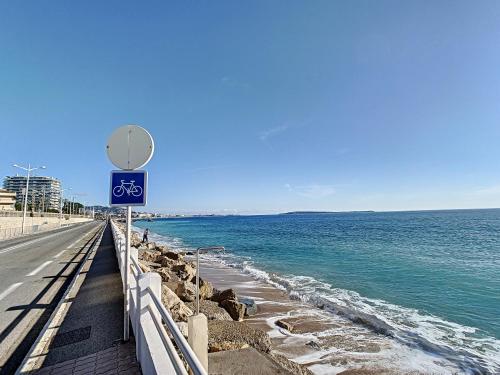 Duplex 6 à 7 personnes, 100 m des plages du midi, Cannes