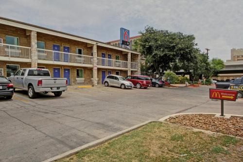 Motel 6-San Antonio, TX - Downtown - Market Square in San Antonio, USA