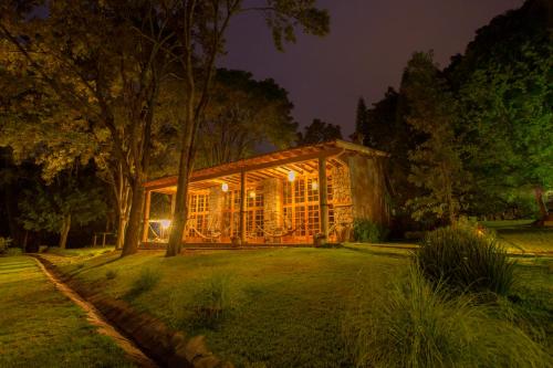 숙소 외관, Hotel Rancho San Cayetano in 시타쿠아로